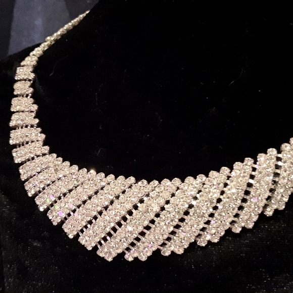 Gorgeous Rhinestone Statement Necklace Graduating Chevron - Picture 5 of 14